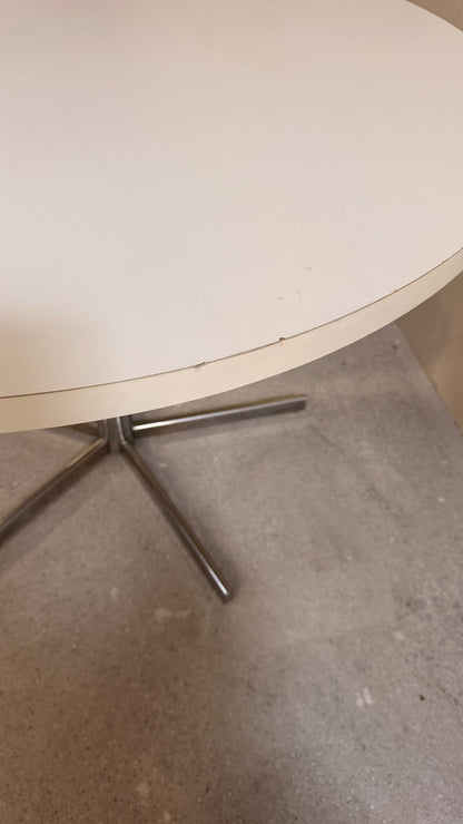 70er Chrom Space Age Tisch, weisse Platte und Chromgestell
