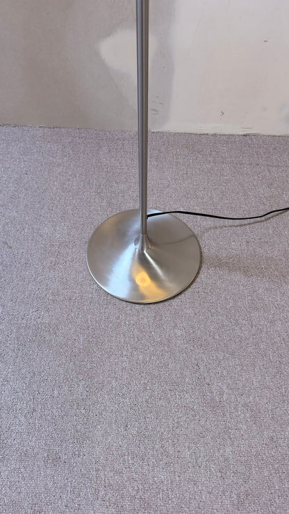 Space Age Design Stehlampe aus Opalglas mit Tulipfuss