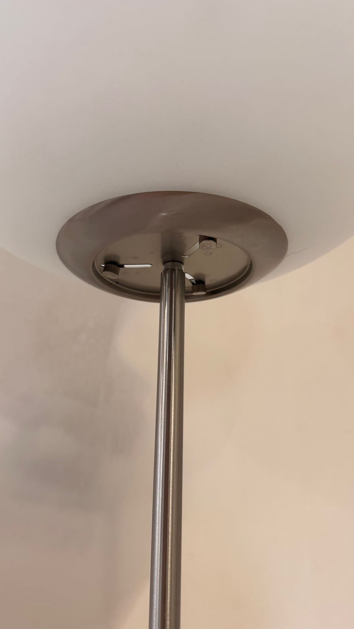 Space Age Design Stehlampe aus Opalglas mit Tulipfuss