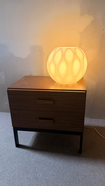 Vintage Designer Kugelleuchte aus Opalglas mit Lichtspiel