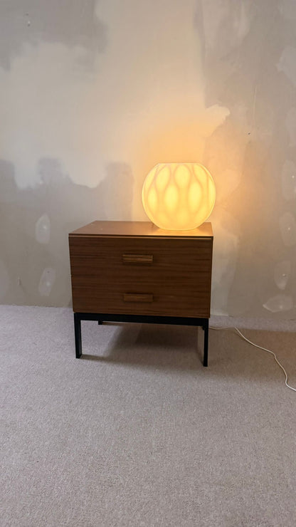 Vintage Designer Kugelleuchte aus Opalglas mit Lichtspiel