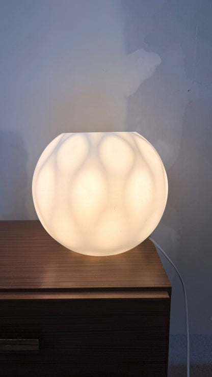Vintage Designer Kugelleuchte aus Opalglas mit Lichtspiel