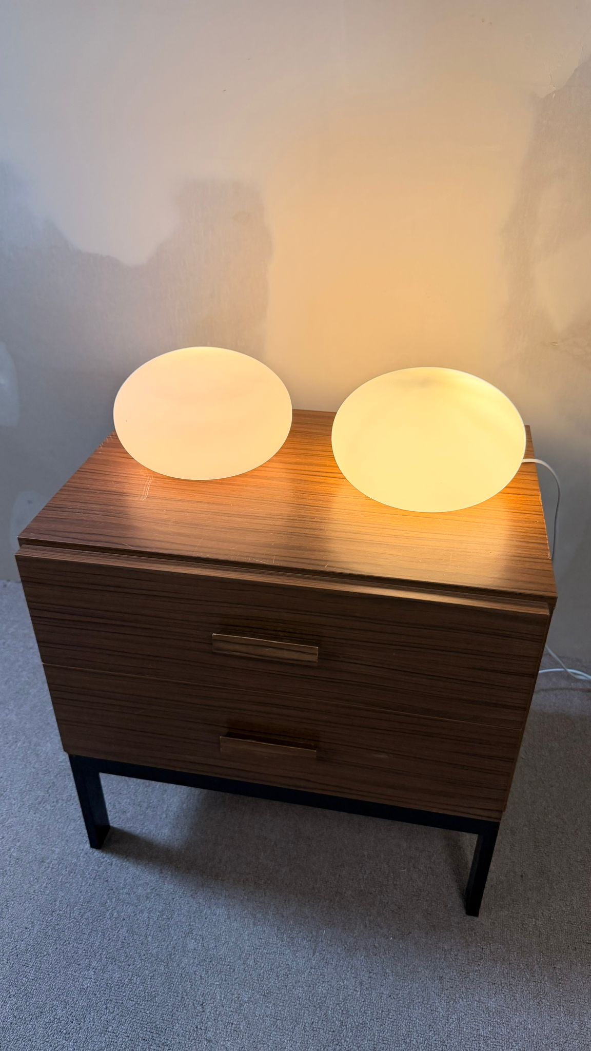 Space Age Tischlampe in Kieselsteinform Opalglas,2