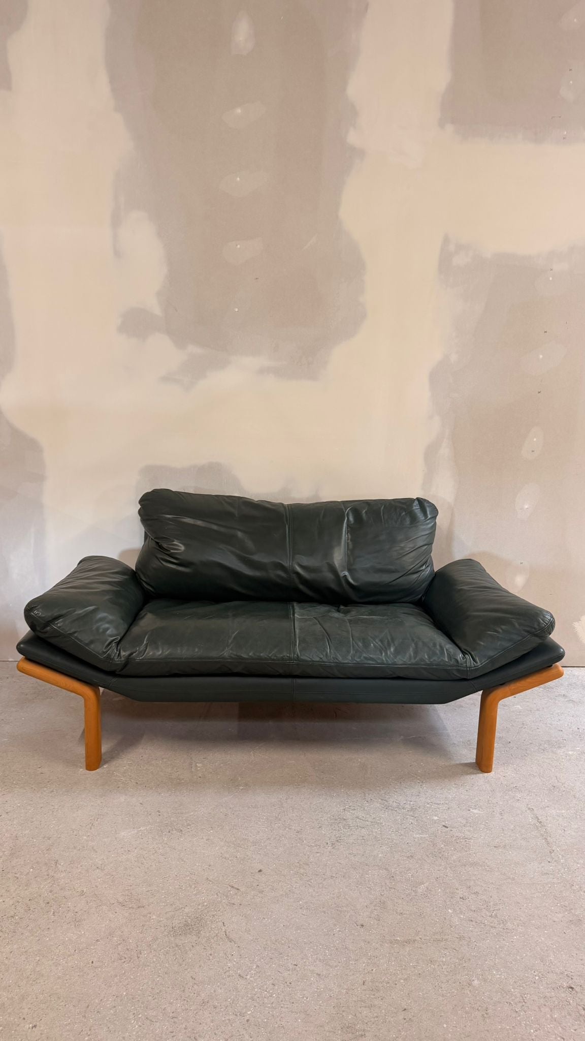 Dänisches 2-Sitzer Sofa aus Teak und dunkelgrünem Leder 70`s