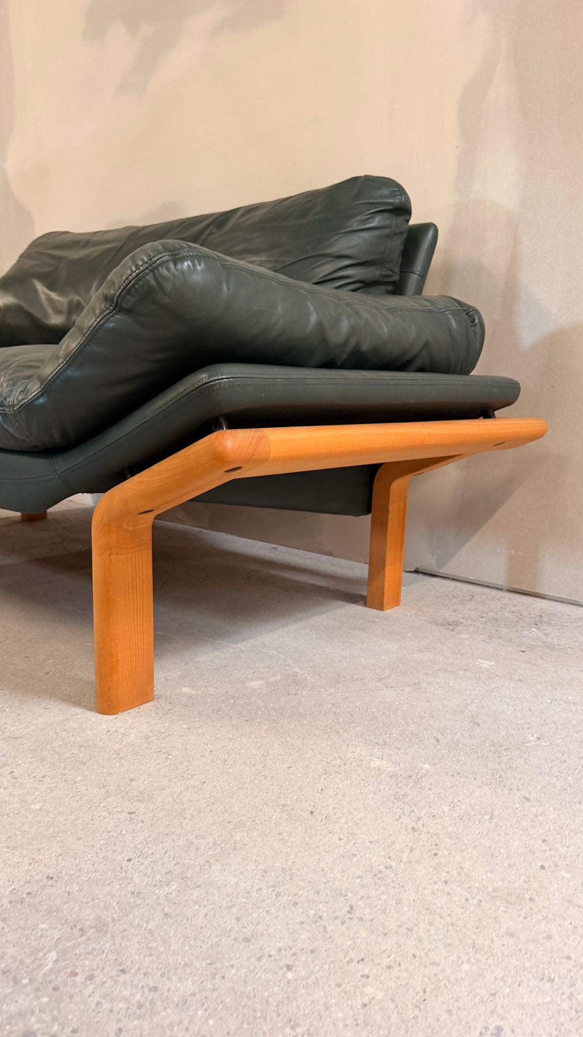 Dänisches 2-Sitzer Sofa aus Teak und dunkelgrünem Leder 70`s