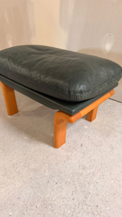 Dänischer skandinavischer Fusshocker Ottoman Teakholz Leder