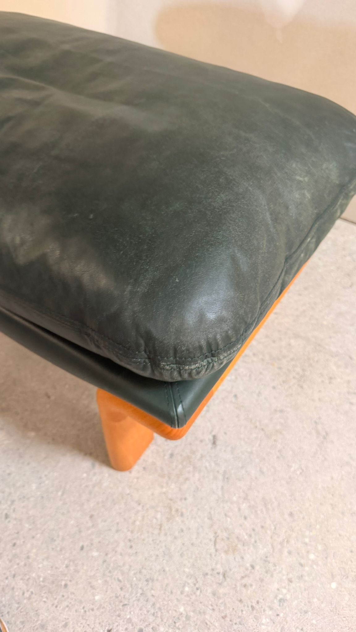 Dänischer skandinavischer Fusshocker Ottoman Teakholz Leder