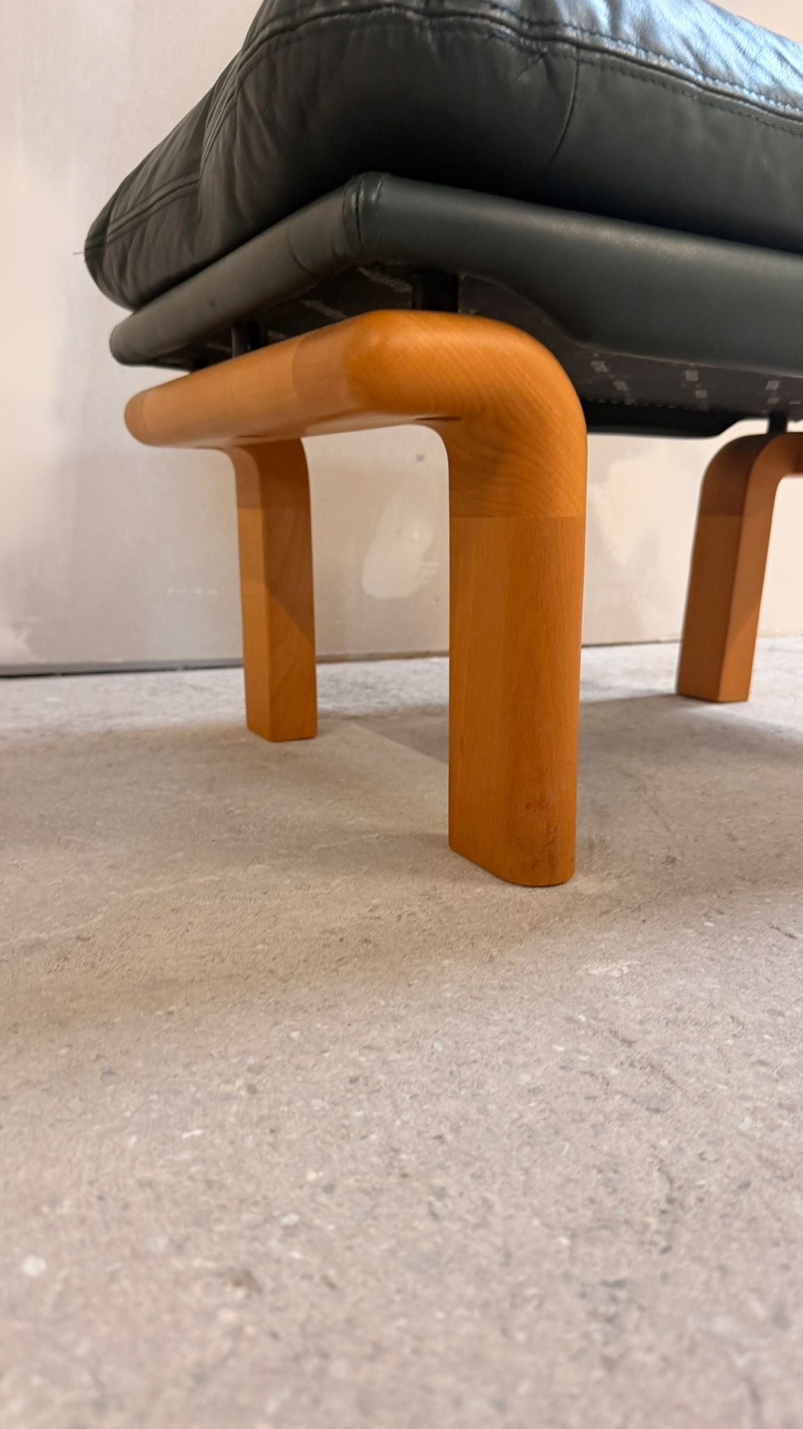 Dänischer skandinavischer Fusshocker Ottoman Teakholz Leder