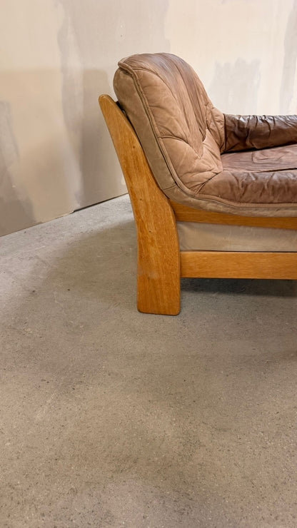 Brutalistisches 2er Sofa aus Leder und Teakholz aus den 70er