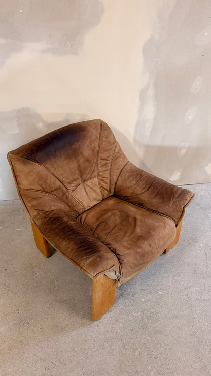 Brutalistischer Sessel aus Leder und Teakholz aus den 70er