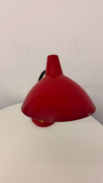 Retro Tischlampe aus den 60er Jahren im Bauhaus Stil