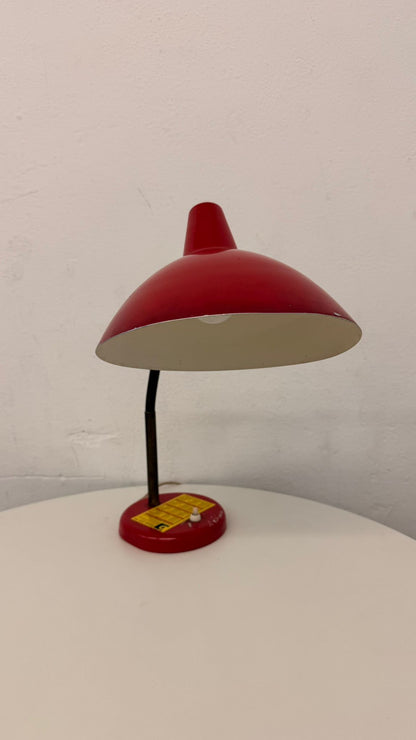 Retro Tischlampe aus den 60er Jahren im Bauhaus Stil