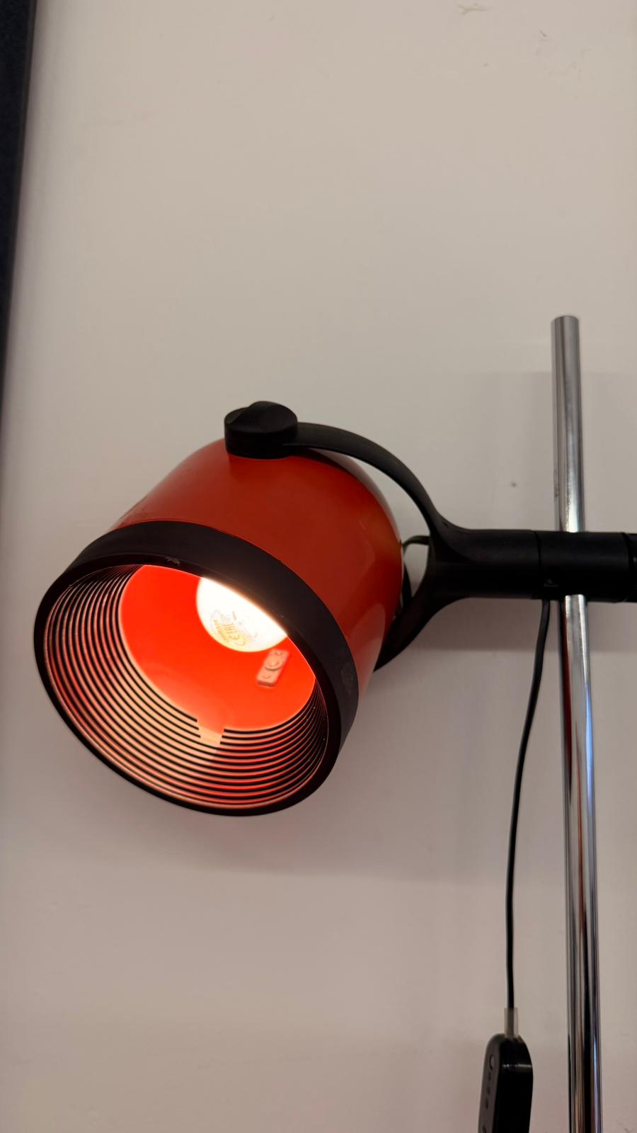 Vintage Space Age Tischlampe, Industrial Look in rot 70`s