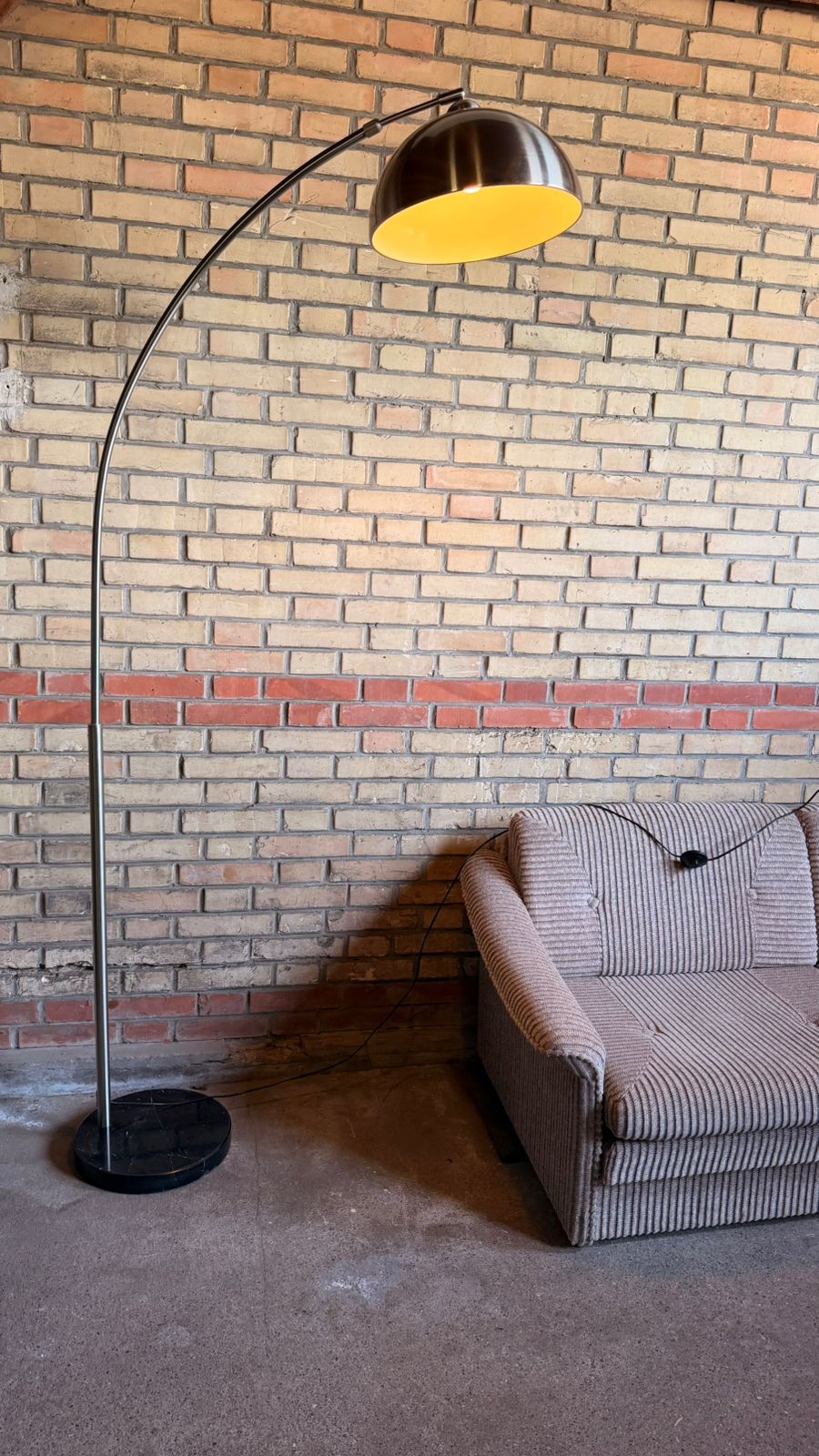 Bogenlampe mit Marmorfuss und gebürstetem Metall