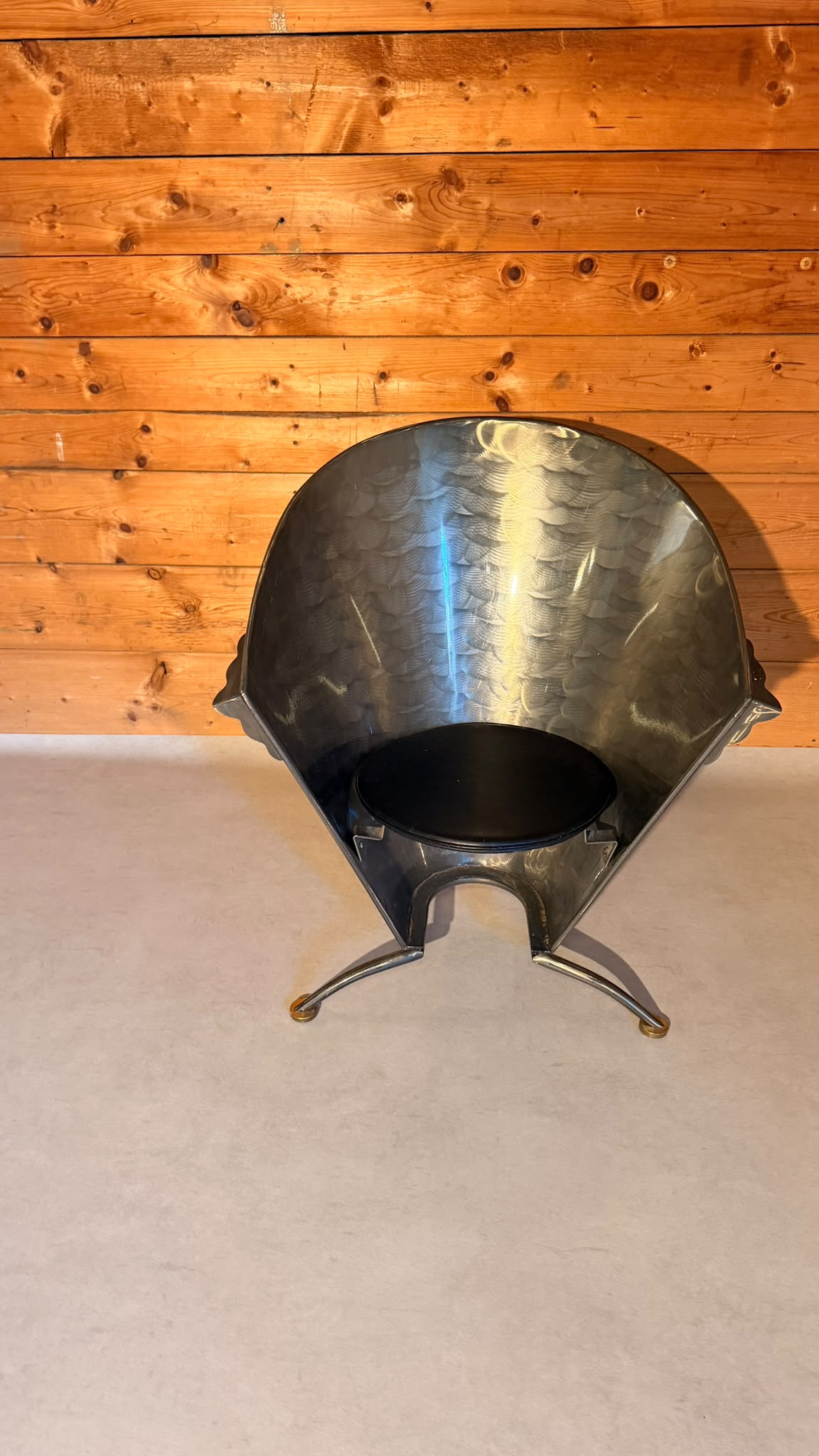 Postmoderner skulpturaler Sessel von Steel Line aus den 80er