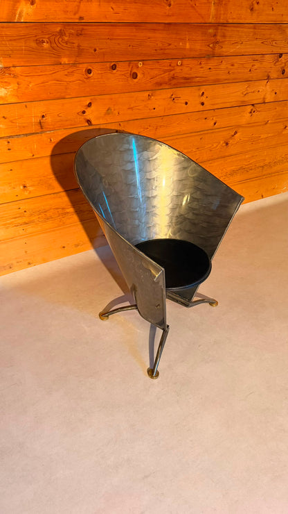 Postmoderner skulpturaler Sessel von Steel Line aus den 80er