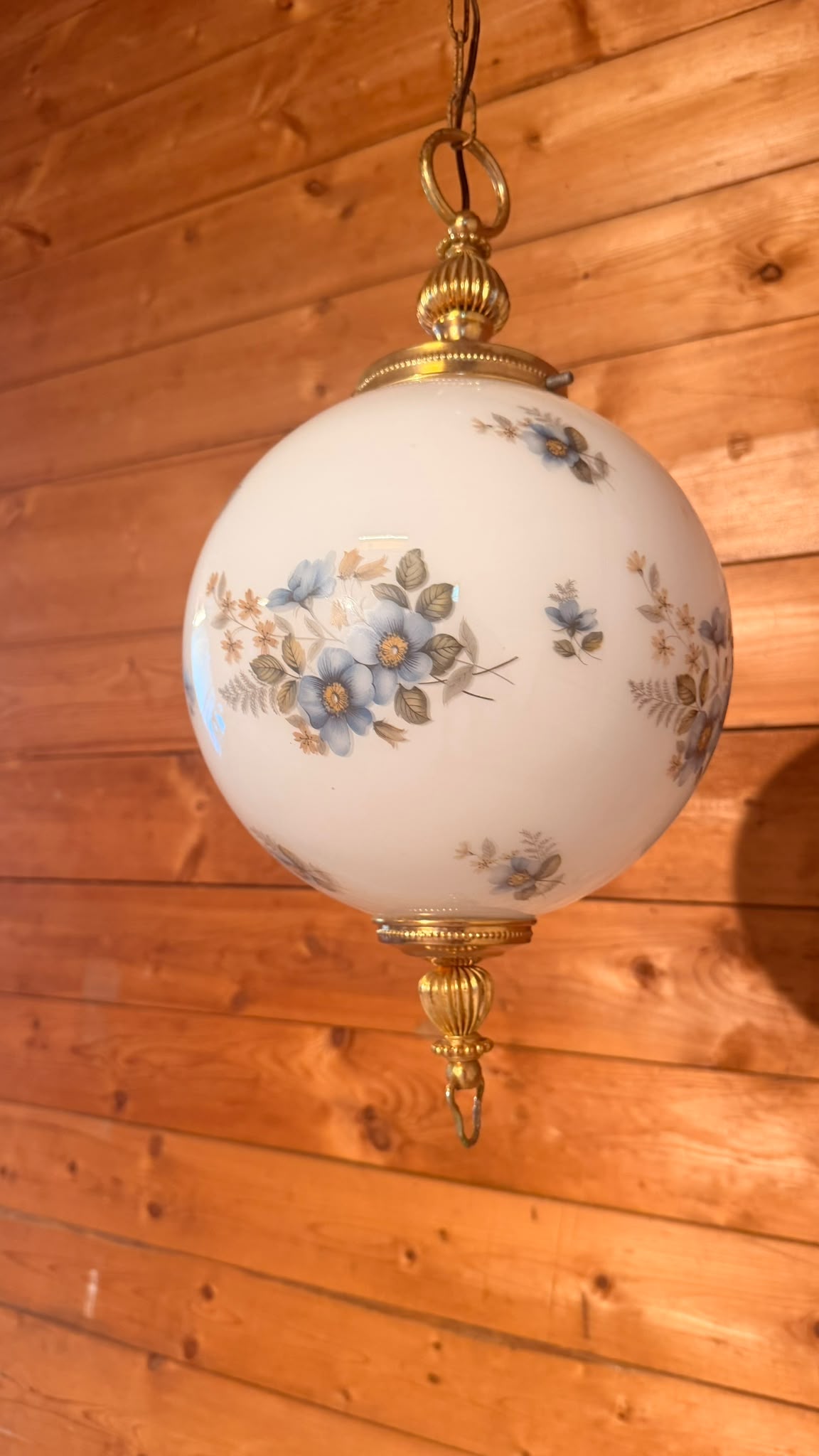 Vintage Hängelampe Opalglas Messing Blumenmuster aus Italien