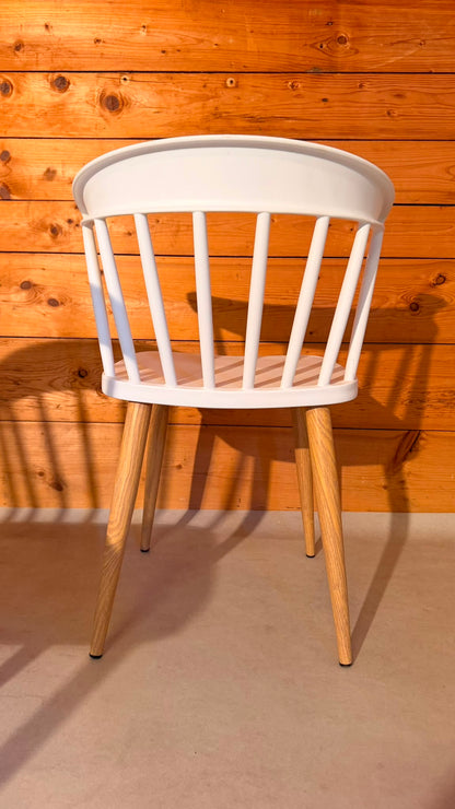 4 Stühle im skandinavischen Windsor Stil, Sprossenstühle