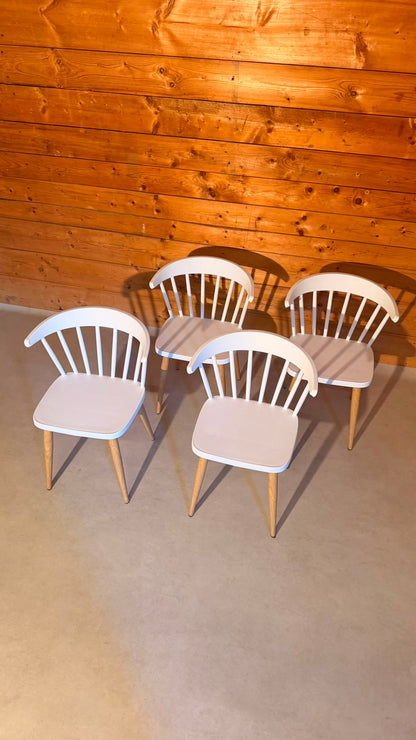 4 Stühle im skandinavischen Windsor Stil, Sprossenstühle