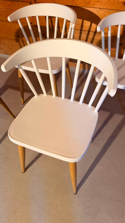 4 Stühle im skandinavischen Windsor Stil, Sprossenstühle