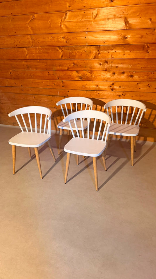 4 Stühle im skandinavischen Windsor Stil, Sprossenstühle