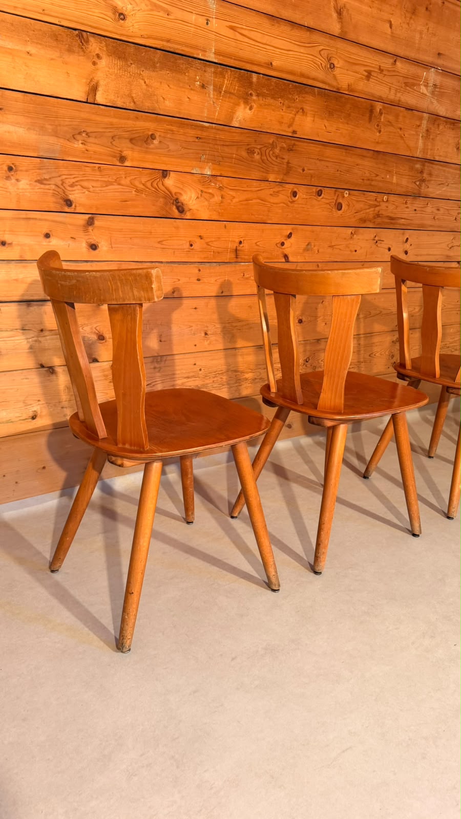 4 Vintage Holzstühle im Landhausstil Schweizer Möbel