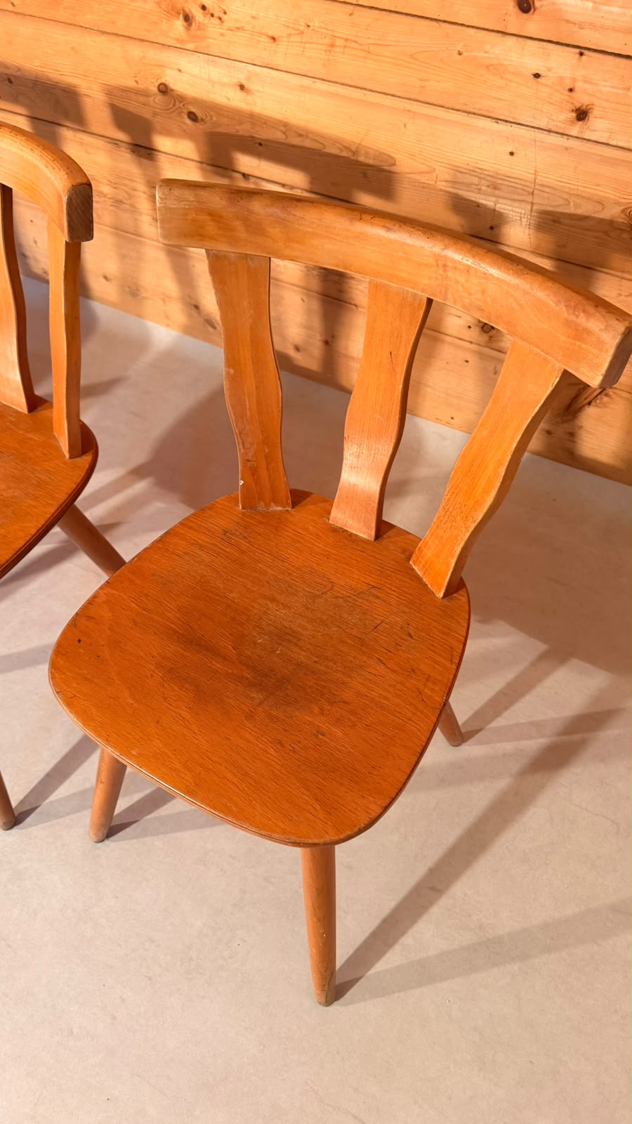 4 Vintage Holzstühle im Landhausstil Schweizer Möbel