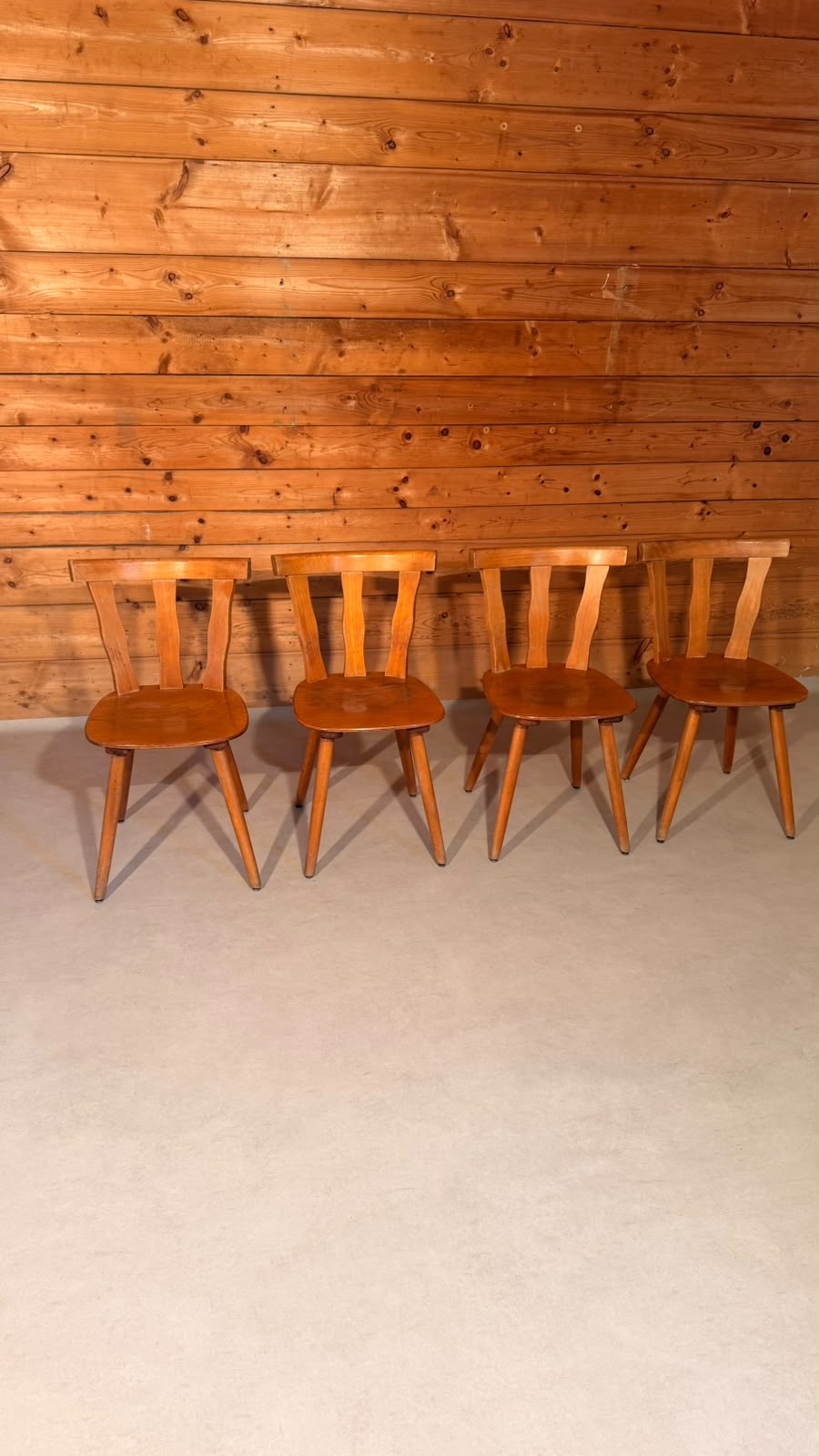 4 Vintage Holzstühle im Landhausstil Schweizer Möbel