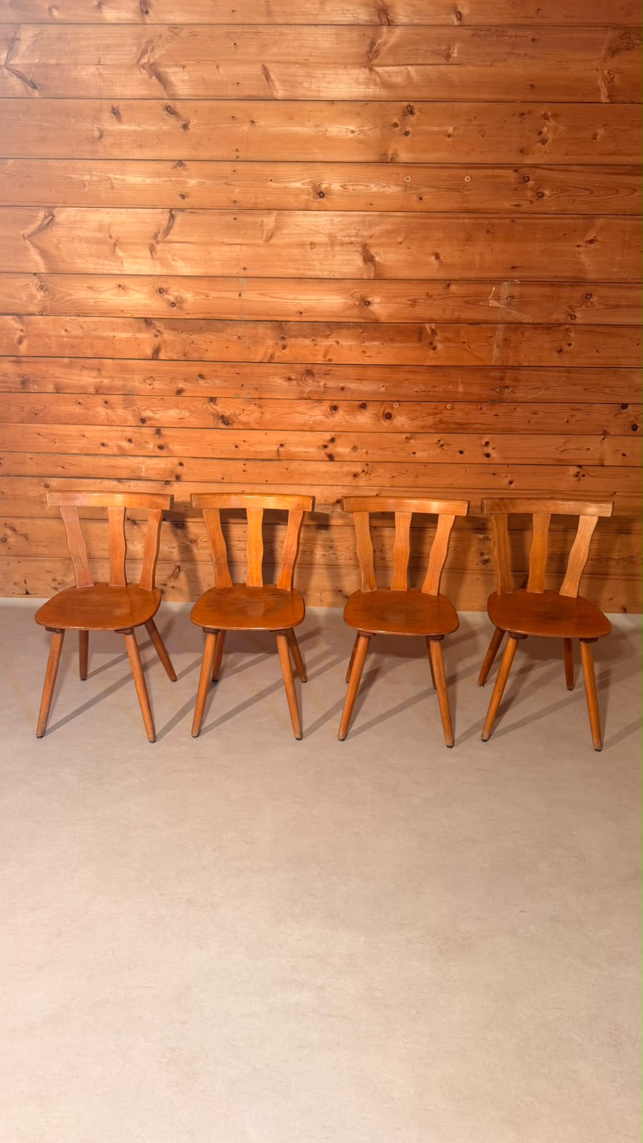 4 Vintage Holzstühle im Landhausstil Schweizer Möbel