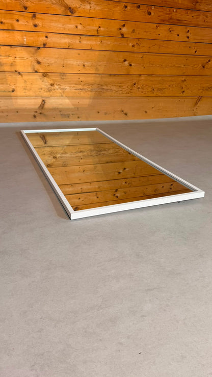 Spiegel mit weissem Rahmen, flexible Wandmontage