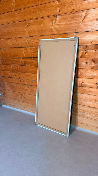 Spiegel mit weissem Rahmen, flexible Wandmontage
