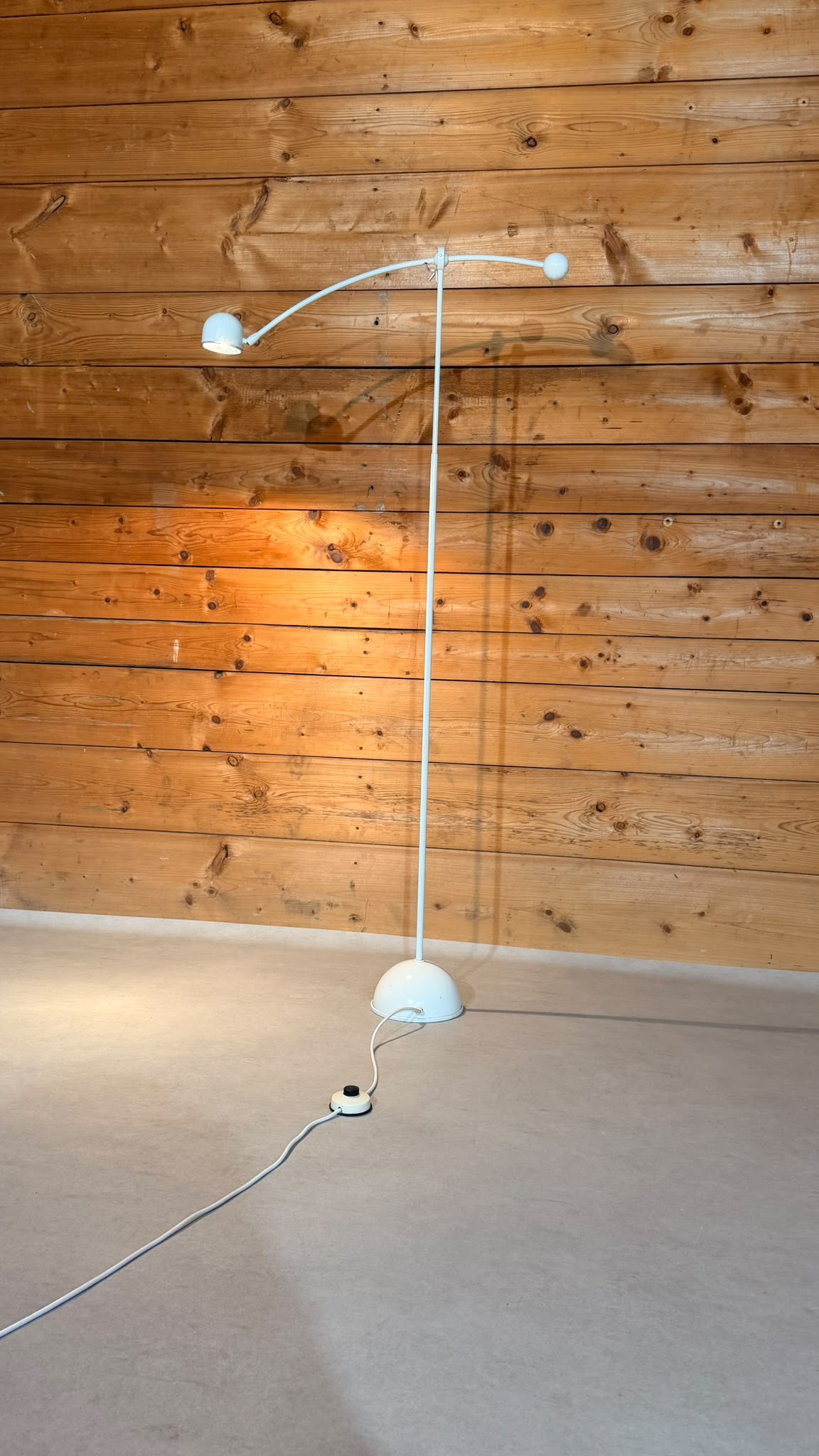 Schweizer Vintage Schwingarm Stehleuchte mit Gegengewicht