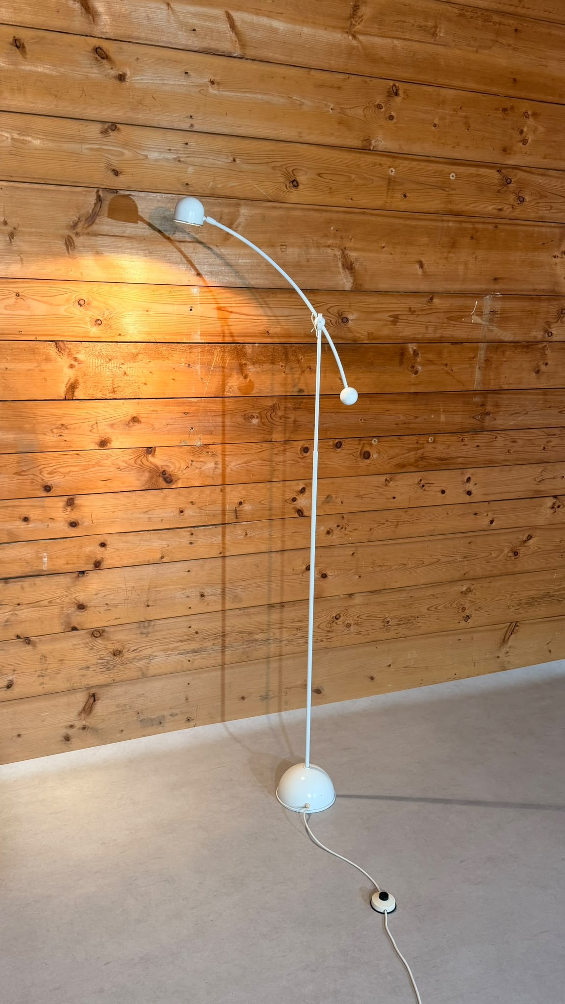 Schweizer Vintage Schwingarm Stehleuchte mit Gegengewicht