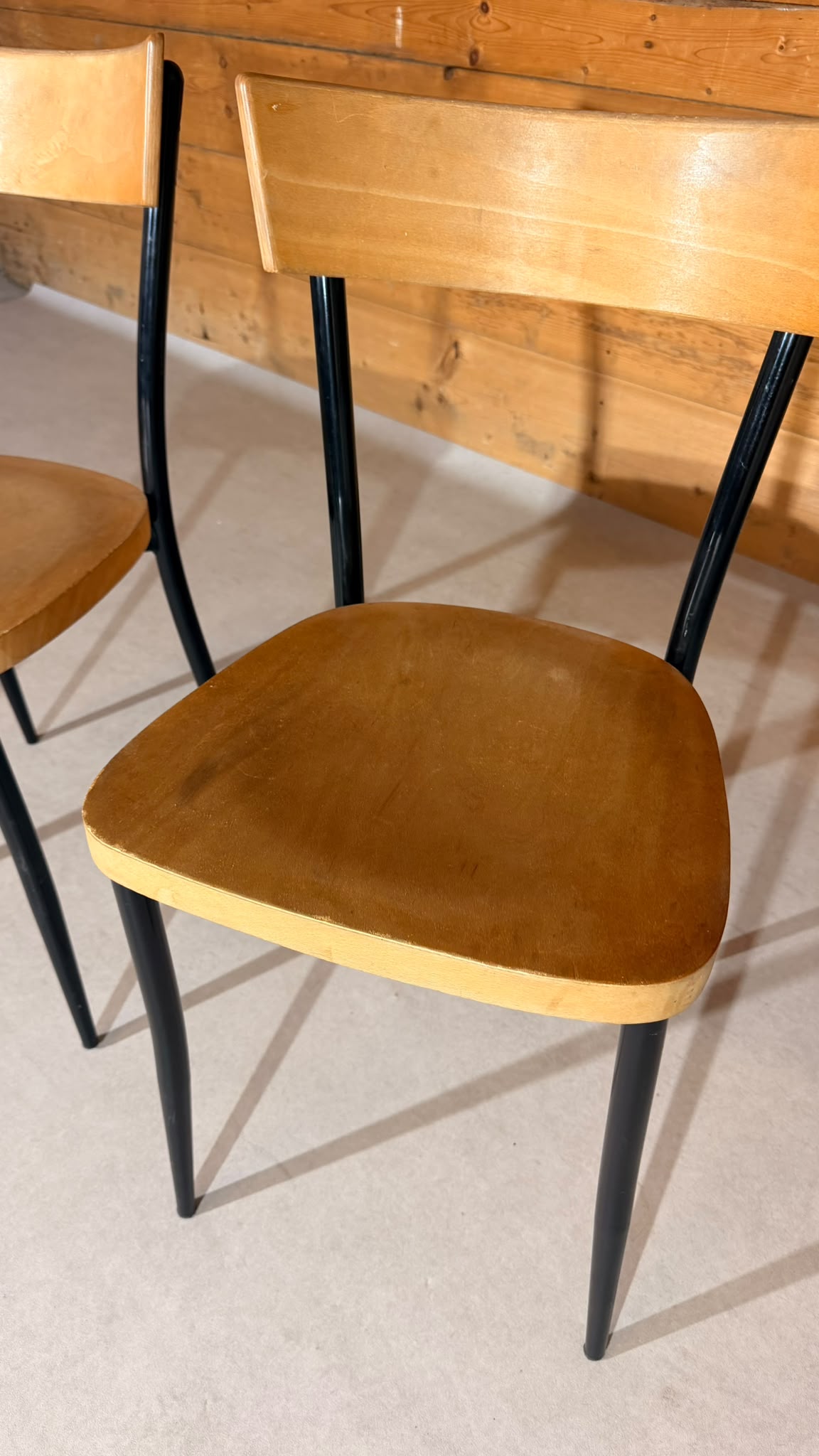 GO IN Design Munich Vintage Stühle Holz Metall