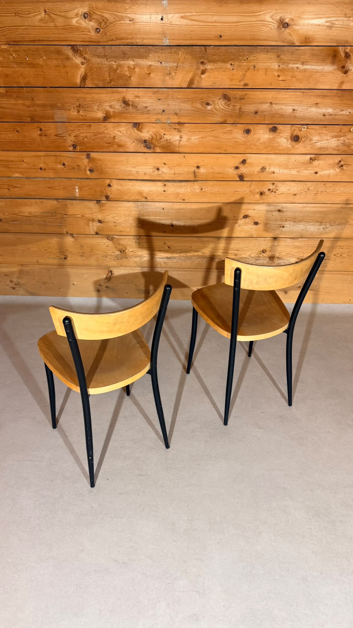 GO IN Design Munich Vintage Stühle Holz Metall
