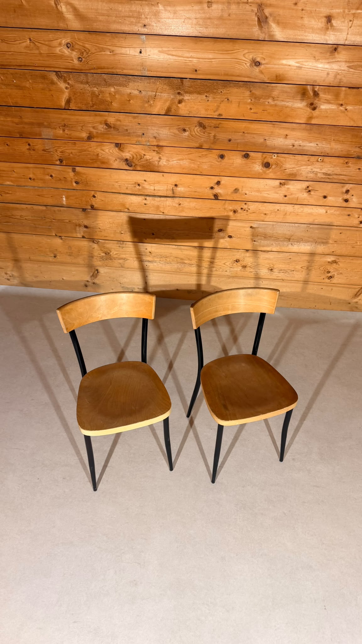 GO IN Design Munich Vintage Stühle Holz Metall