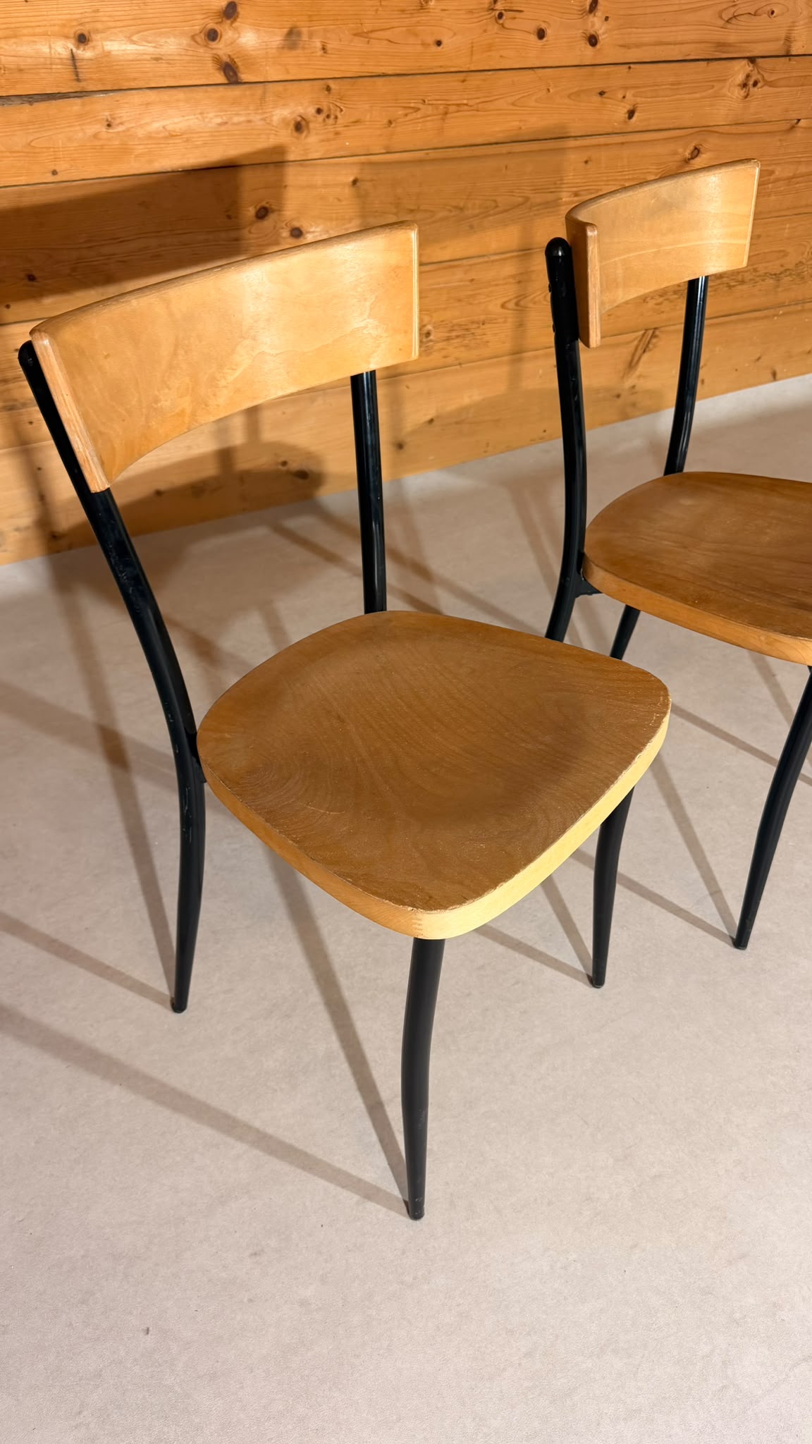 GO IN Design Munich Vintage Stühle Holz Metall