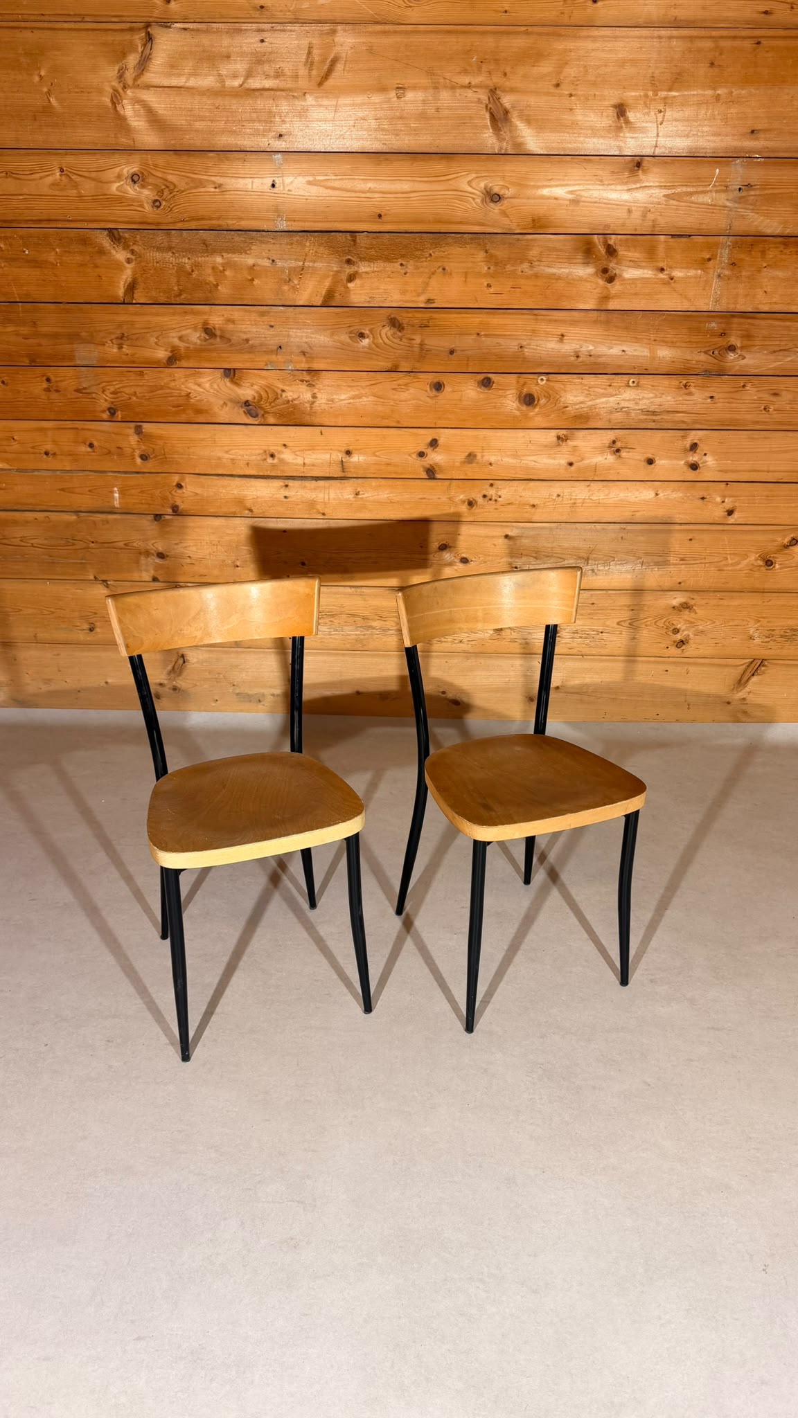 GO IN Design Munich Vintage Stühle Holz Metall