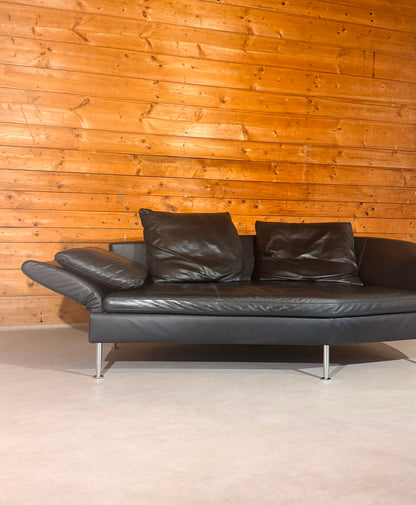 Dreipunkt Design Sofa aus schwarzem Leder 2-Sitzer