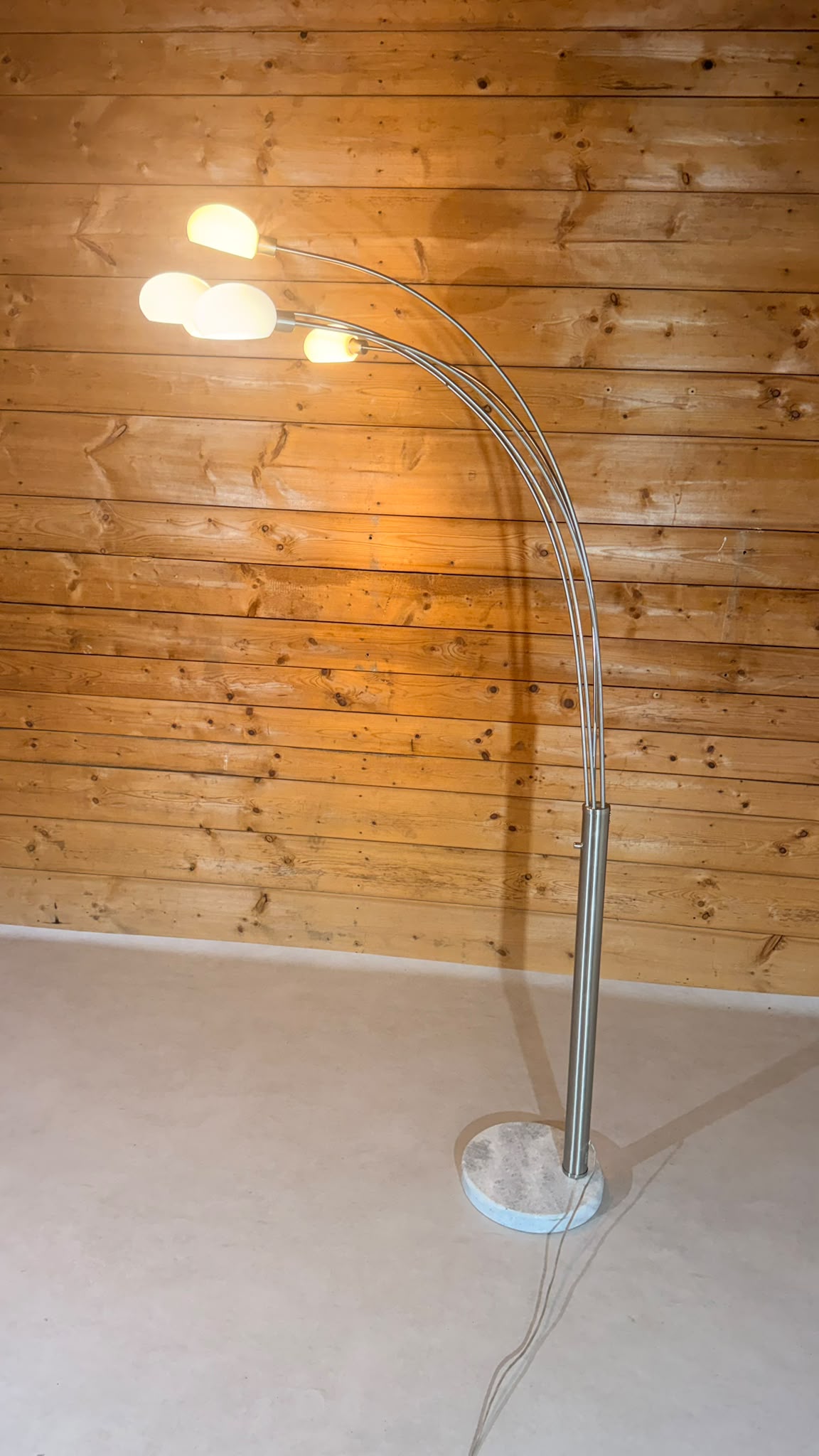 Design Bogenlampe 5-flammig Marmorfuss und Glaslampenschirm