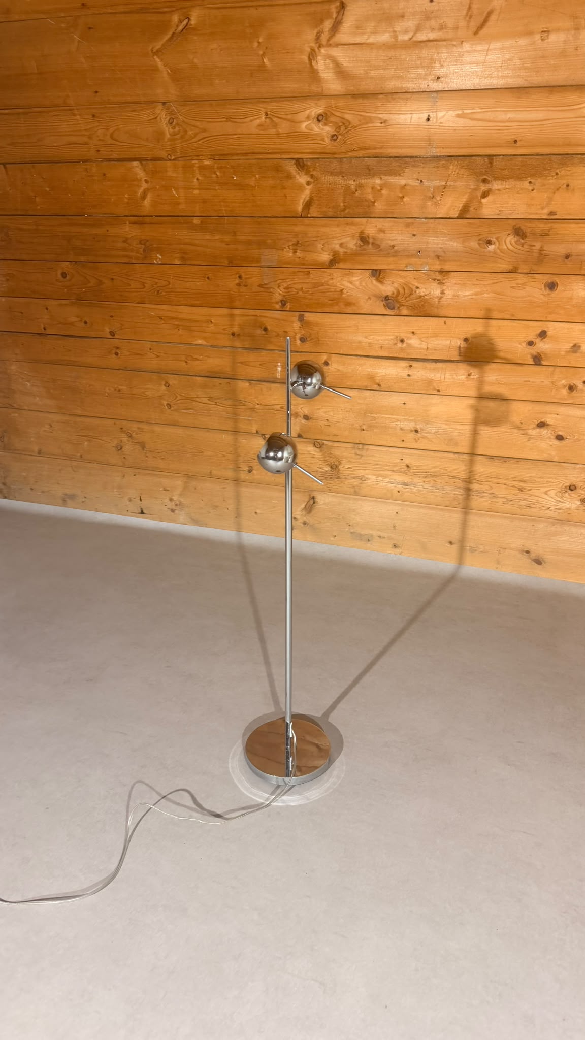 Space Age Design Stehlampe Chrom 2-flammig Kugelspots