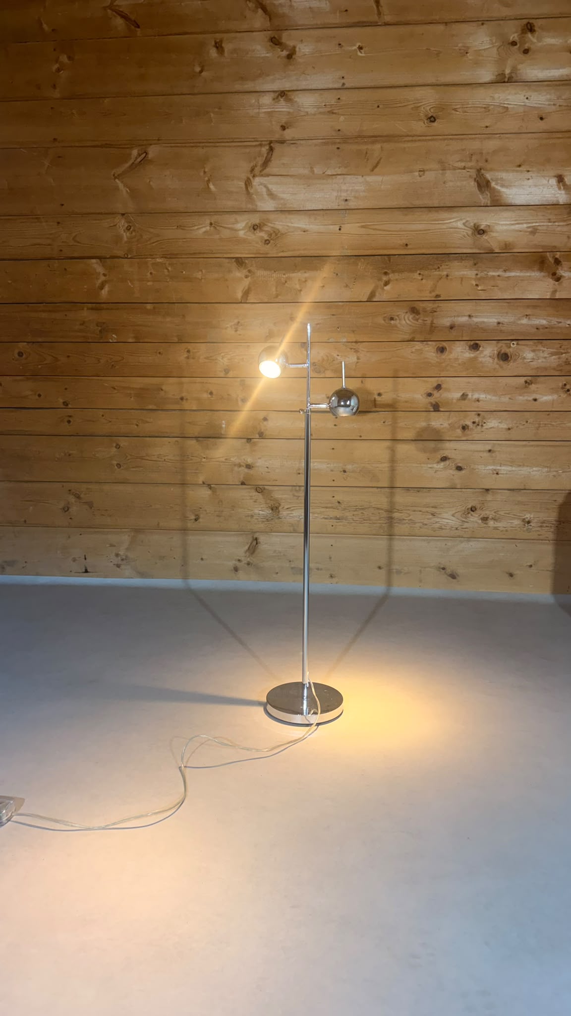 Space Age Design Stehlampe Chrom 2-flammig Kugelspots