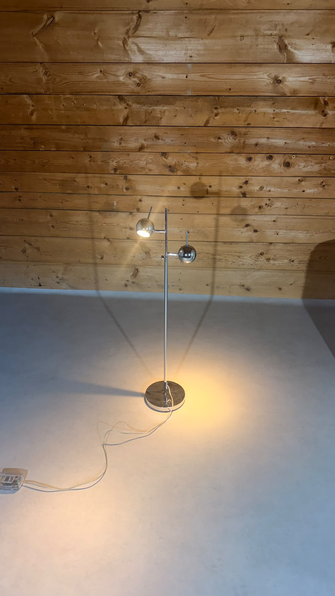 Space Age Design Stehlampe Chrom 2-flammig Kugelspots