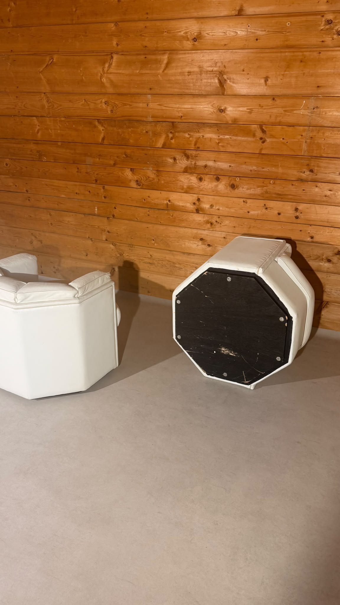 2 Postmoderne Oktagon Loungesessel aus Leder aus den 80er
