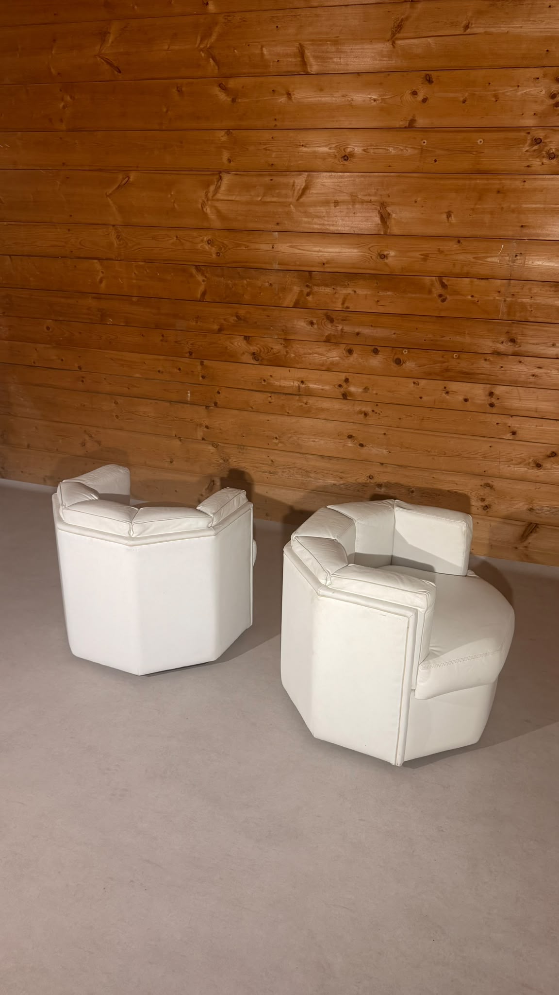 2 Postmoderne Oktagon Loungesessel aus Leder aus den 80er