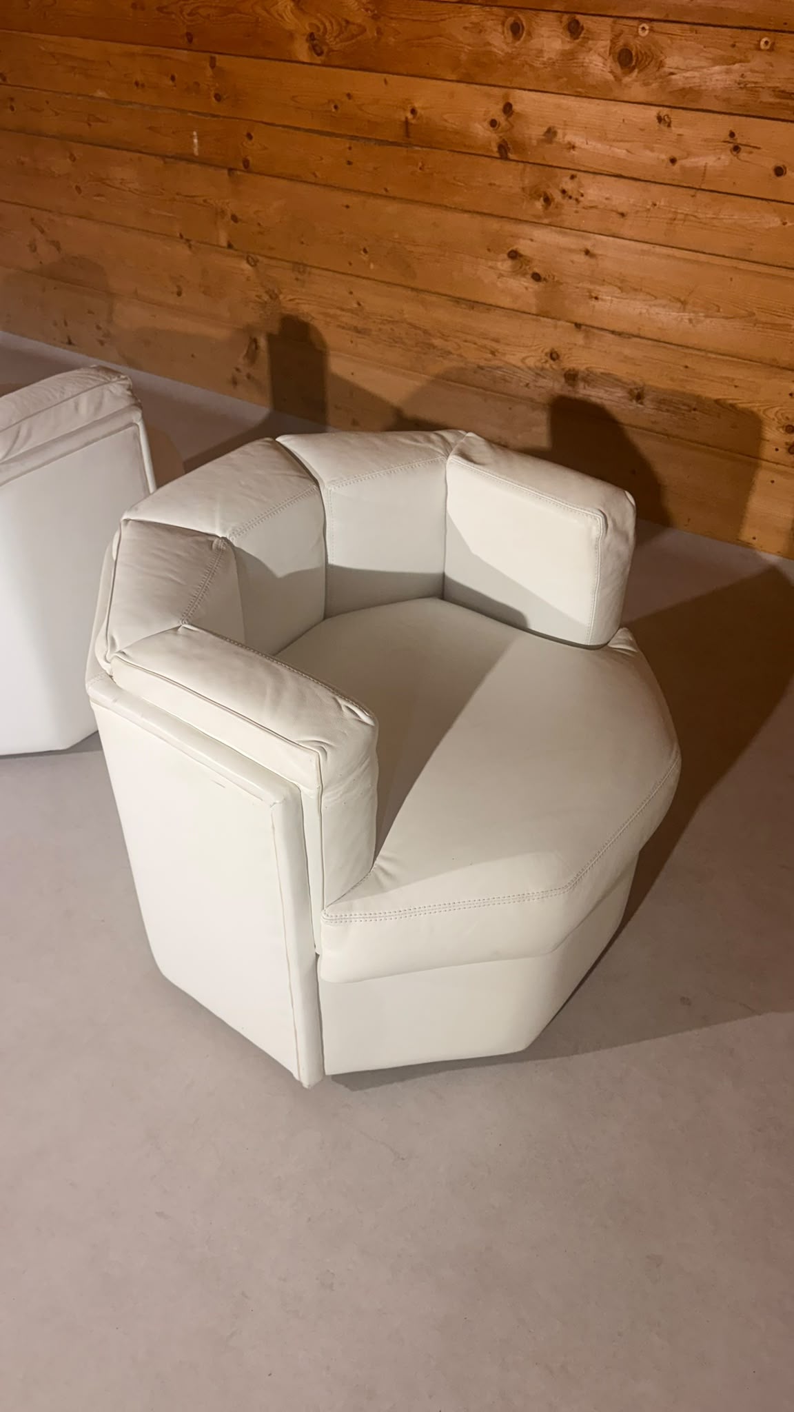 2 Postmoderne Oktagon Loungesessel aus Leder aus den 80er