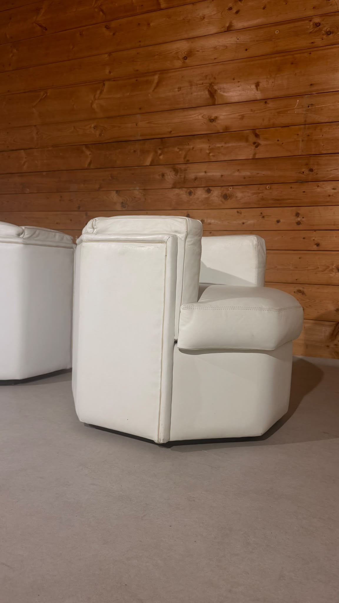 2 Postmoderne Oktagon Loungesessel aus Leder aus den 80er