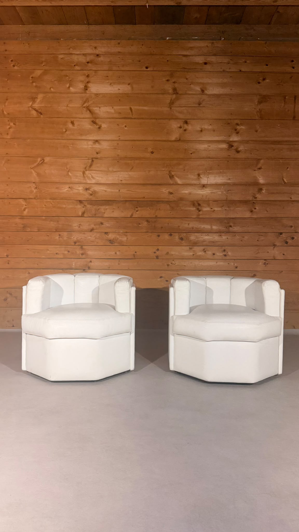 2 Postmoderne Oktagon Loungesessel aus Leder aus den 80er