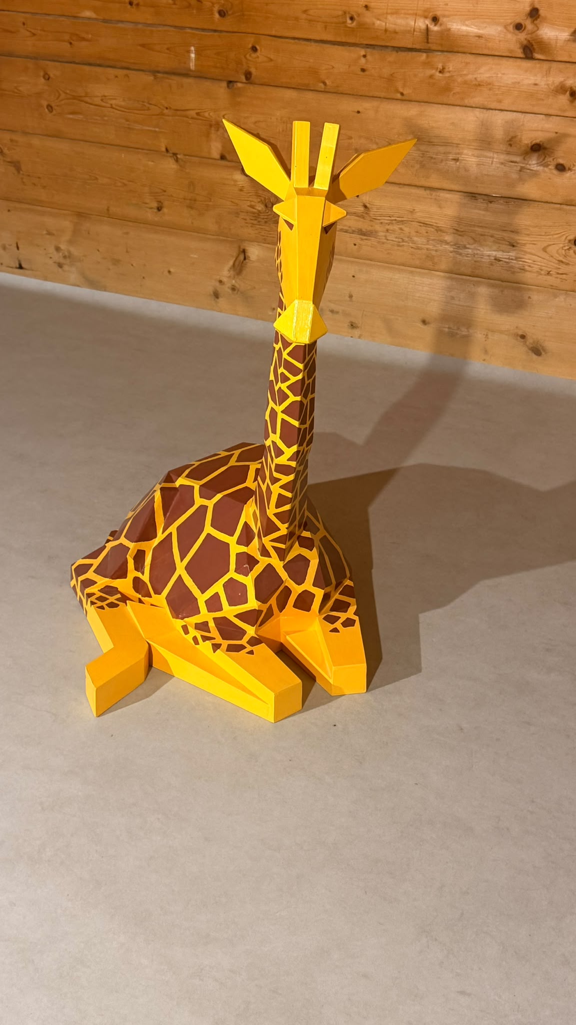 Design Deko Giraffe Skulptur im Origami Stil  aus Sperrholz