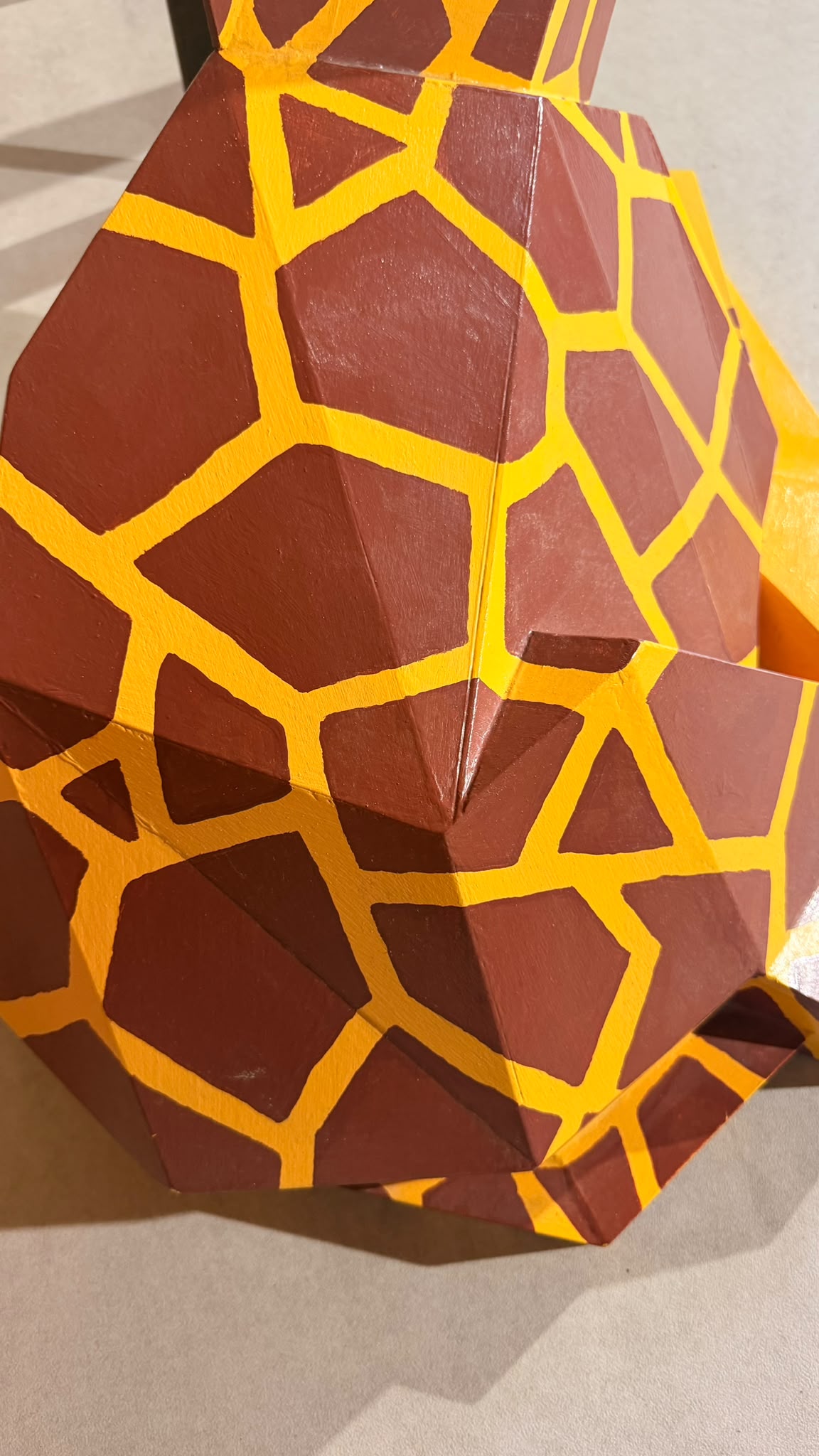 Design Deko Giraffe Skulptur im Origami Stil  aus Sperrholz